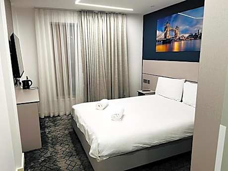 Ilford Grand Hotel