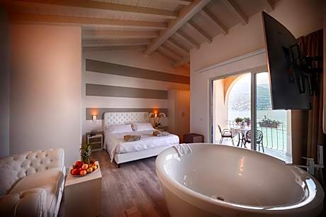 Suite with Lake View