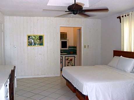 Pelican Beach Hotel