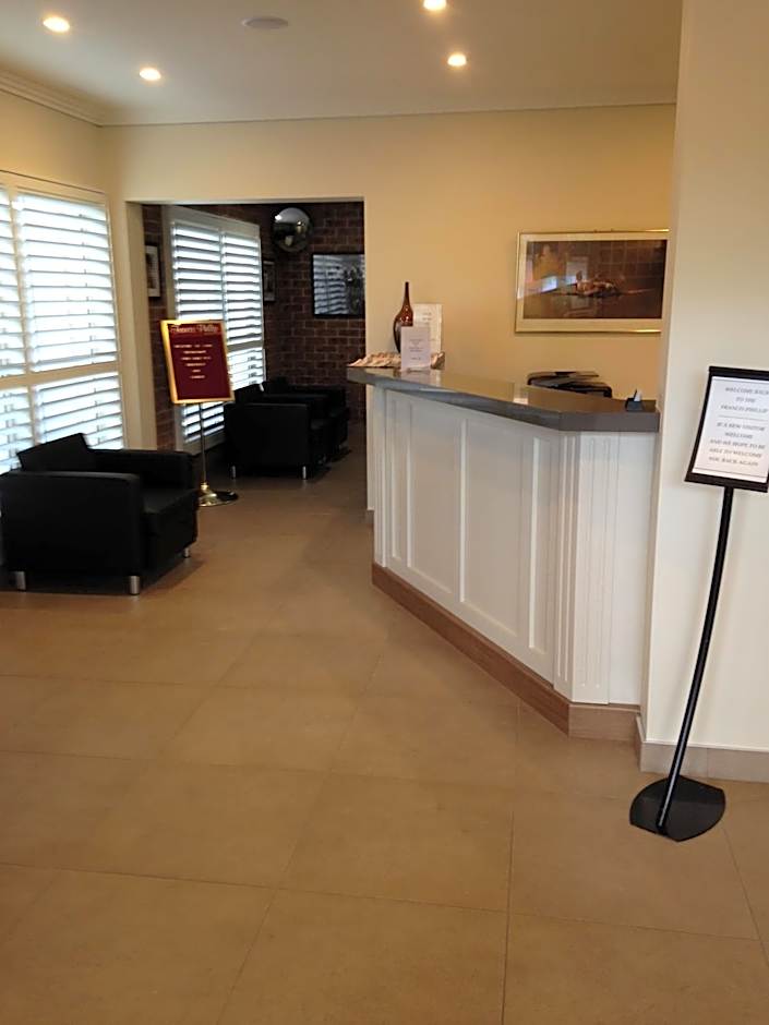Francis Phillip Motor Inn and The Lodge