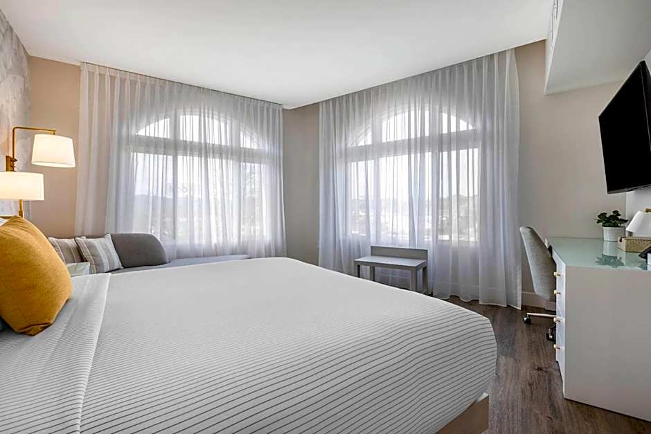 Cambria Hotel Calabasas - Malibu