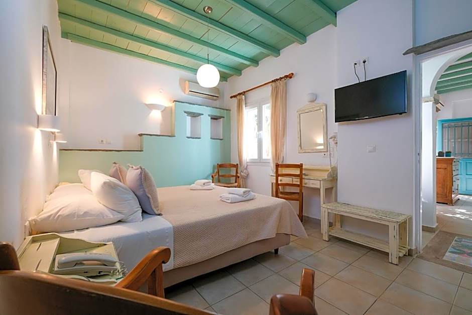 Golden Beach Studios & Suites