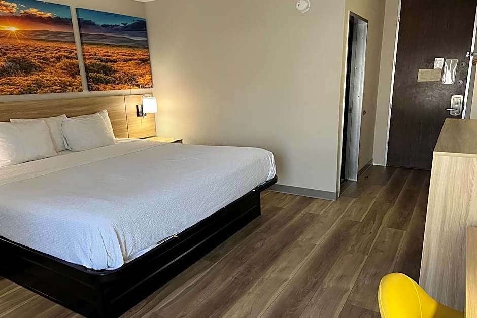 Days Inn by Wyndham Norman