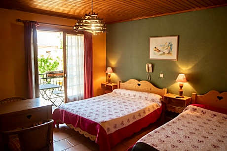 Triple Room with Bath