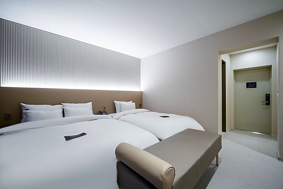 Brown Dot Gangneung Gyeongpo