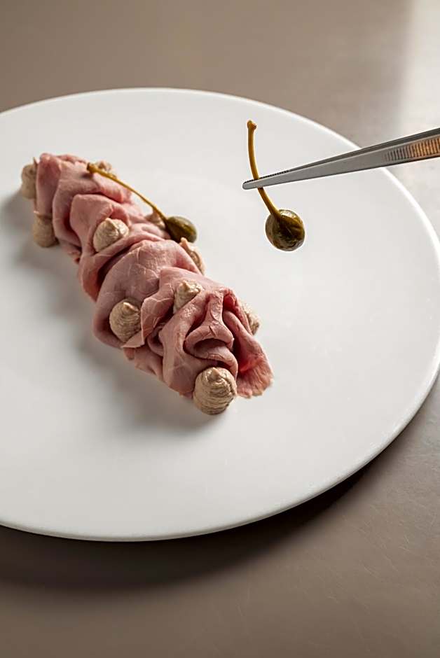 Uve Rooms & Wine Bar