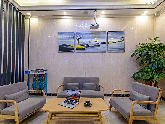 yisuqingju Hotel