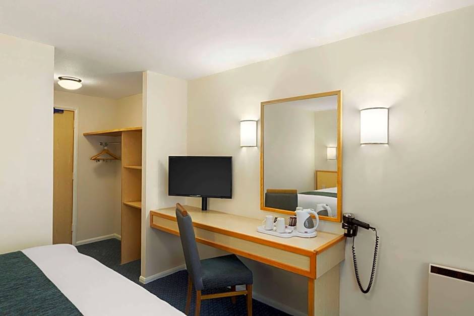 Days Inn Sutton Scotney South