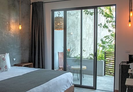 Suite King With Balcony and Pool View
