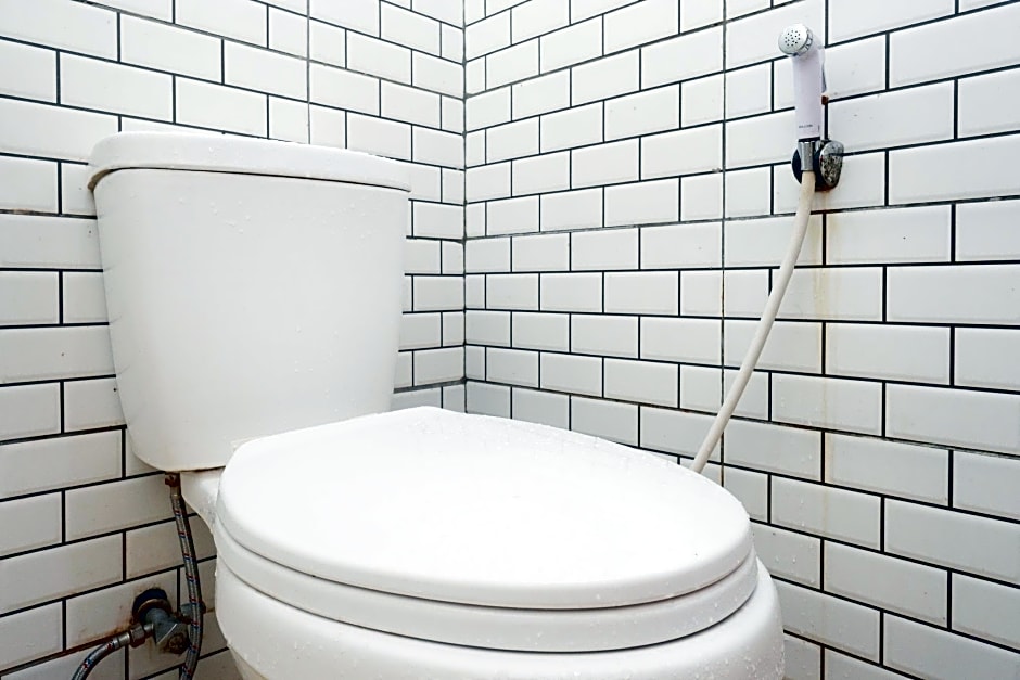 RedDoorz near Exit Tol Batang