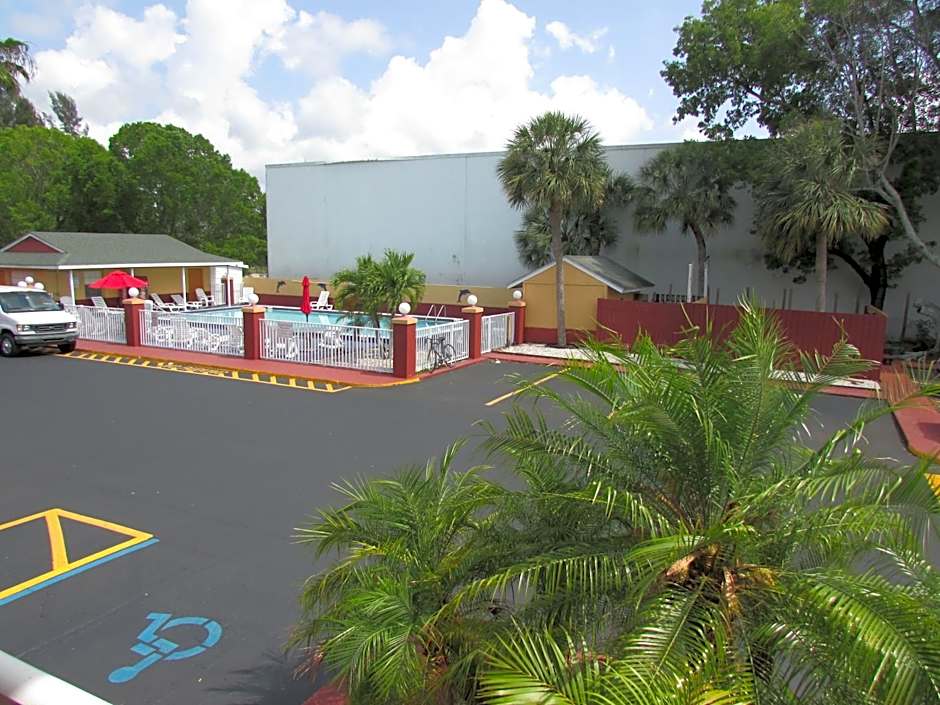 Howard Johnson by Wyndham Ft. Myers FL