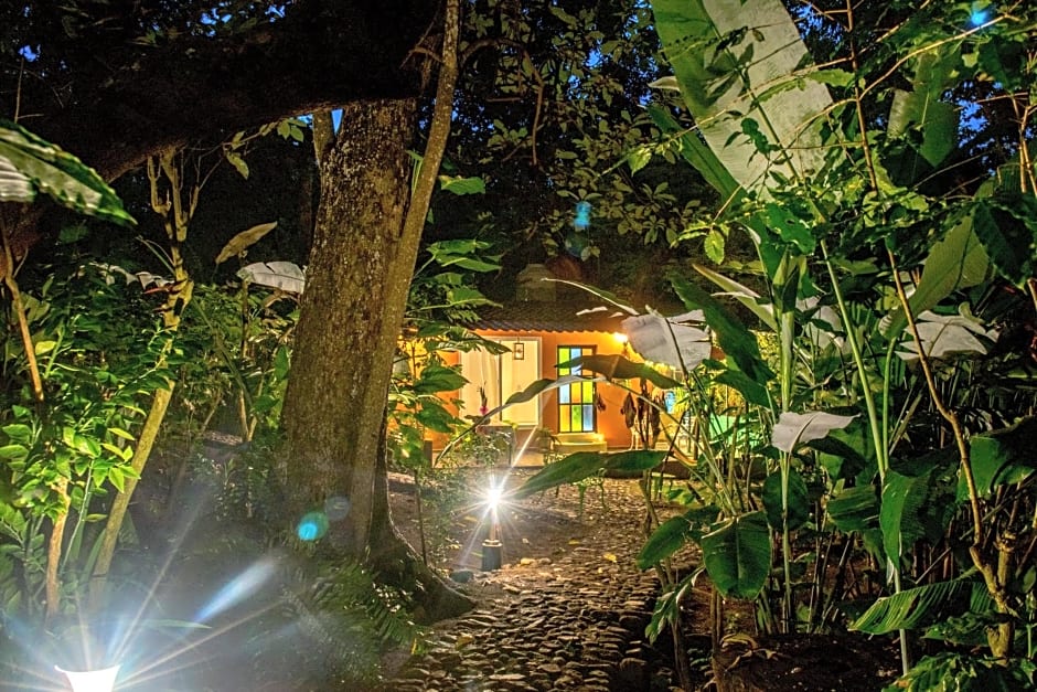 Htl & Villas Comala, alberca , parking, centricas, Petfriendly
