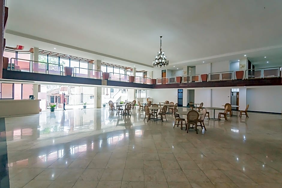 RedDoorz near Sukabumi Station 2