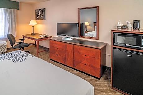 King Room with Roll-In Shower - Disability Access/Non Smoking