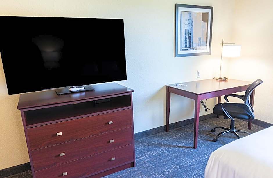 Cobblestone Inn & Suites - Winters