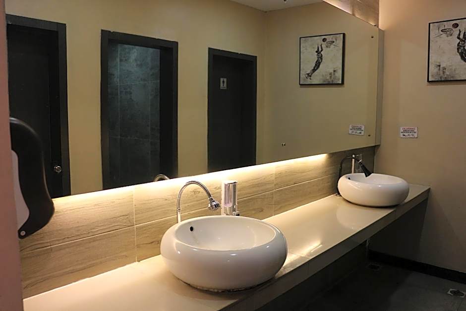 CREW EXPRESS Hotel