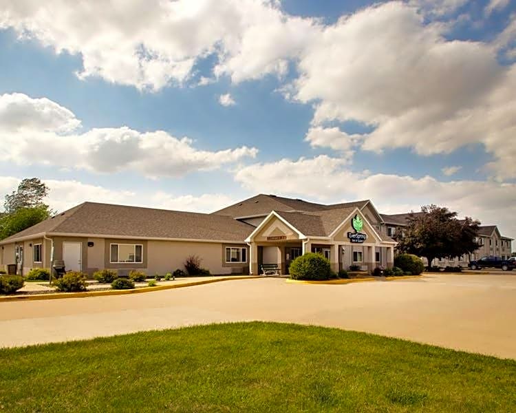 EverSpring Inn & Suites