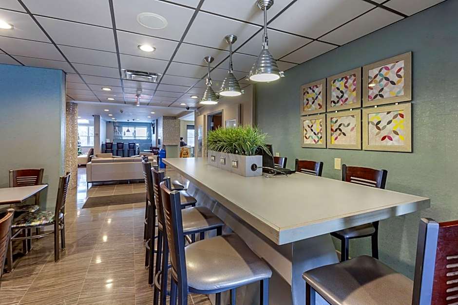 Best Western Plus Woodstock Inn & Suites