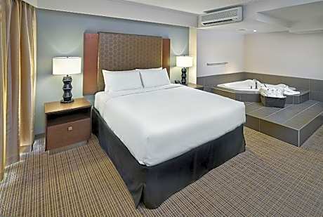 1 King Bed 2 Room Suite-Whirlpool-Nonsmoking