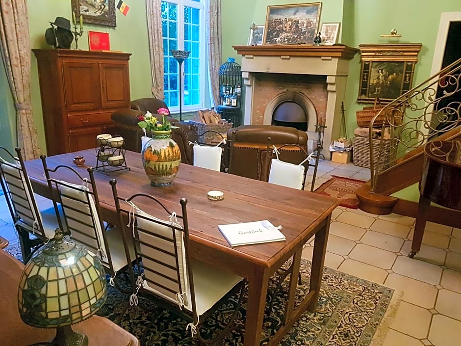 Château Lambert Moulinsart Hotel, shuttle airport, long term parking, snooker, large terrasse, dinner, breakfast