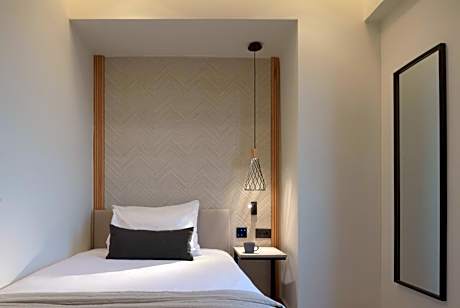 Single Room  (Adjoining Building)