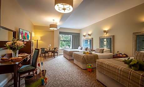 Family Room (2 Adults + 2 Children)