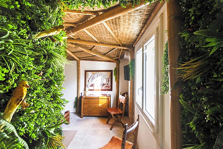 Gîtes Mas des rochers - Case bambou avec Spa