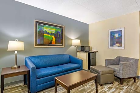 King Suite with Sofa Bed and Bath Tub - Mobility Accessible