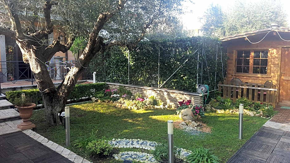 Aurelia Garden Gold B&B