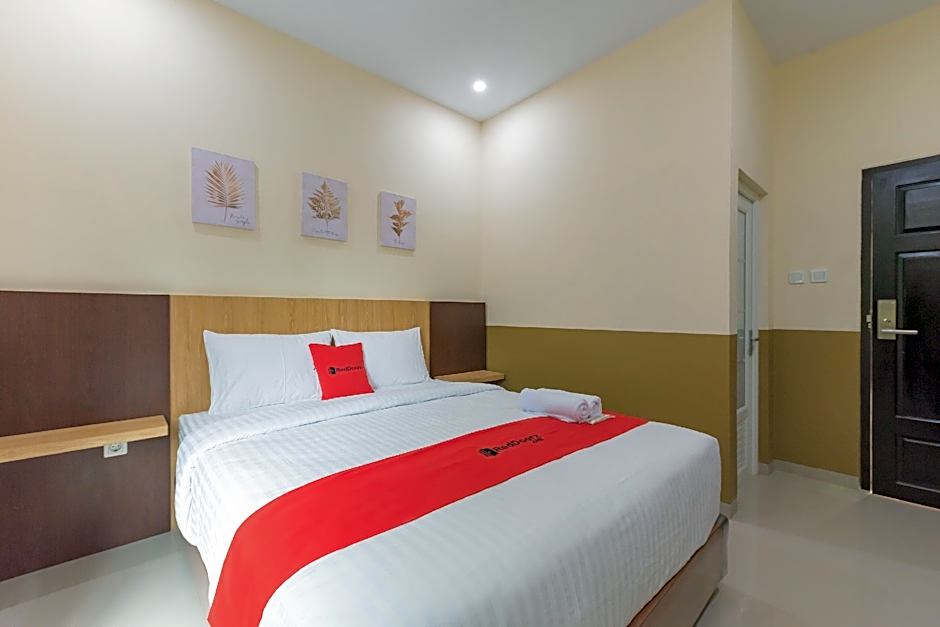 RedDoorz Plus @ La Asiana Guest house