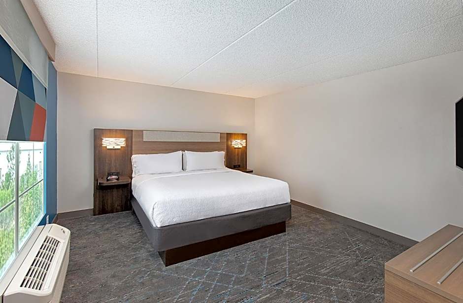 Holiday Inn Express & Suites Columbus at Northlake By IHG