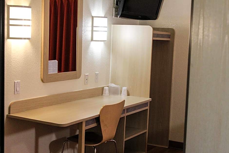 Motel 6-Fort Lupton, CO