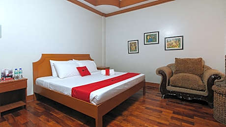RedDoorz Premium @ Nick Hotel Gerona Tarlac
