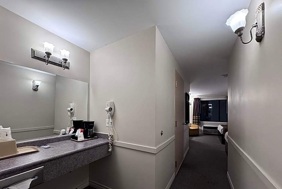 Super 8 by Wyndham Guelph