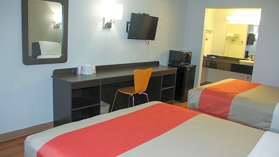 Motel 6 Fayetteville, AR