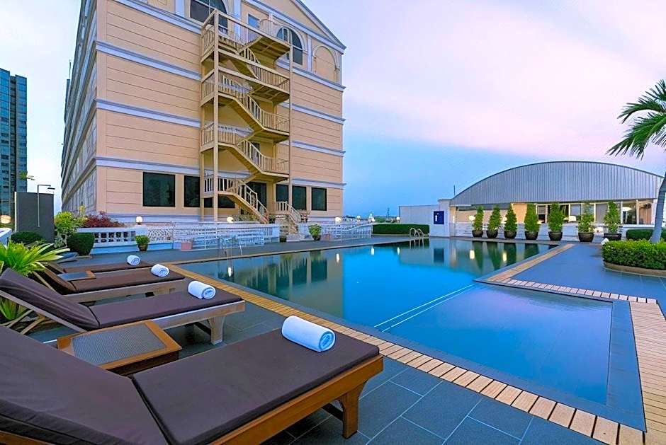 The Niran Grand Hotel