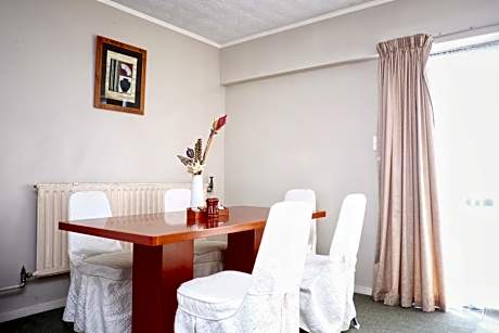 Family One-Bedroom Suite