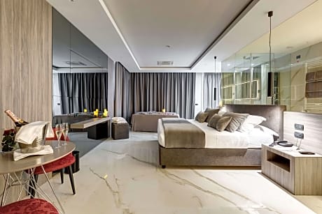 SUITE-1 KING BED,LIVING,BALCON,PANORA