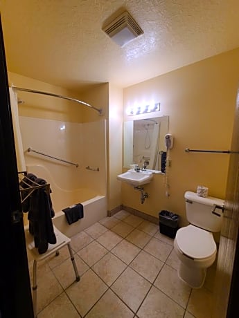 Queen Room - Disability Access
