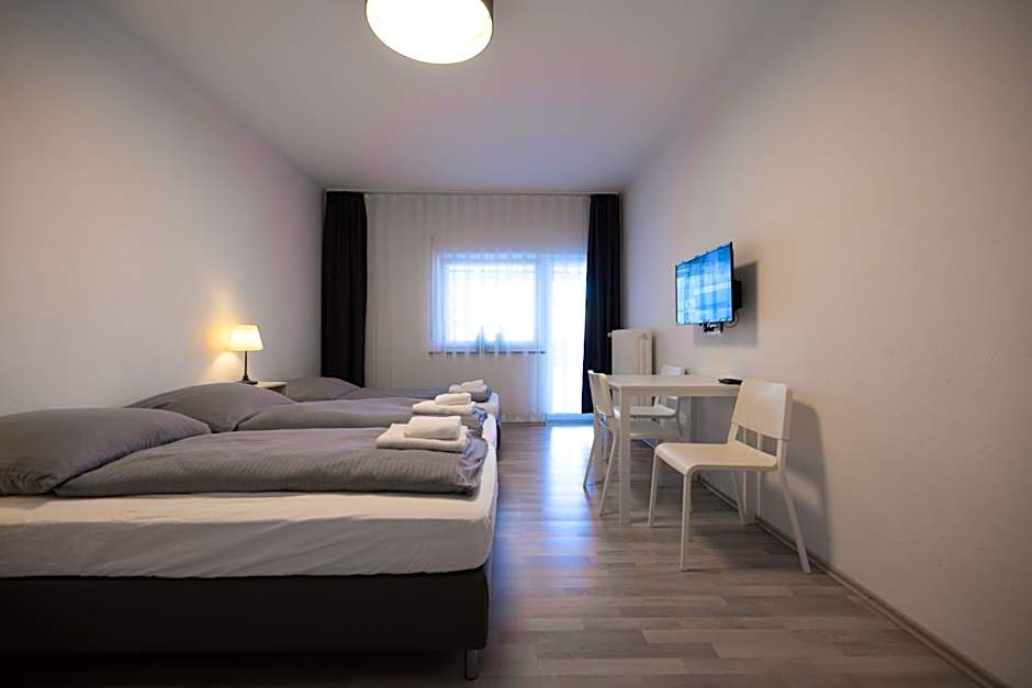 Foto 1 dari 6 — Triple Room with Bathroom
