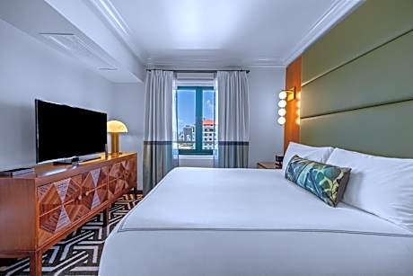 Deluxe Ocean Front King Suite