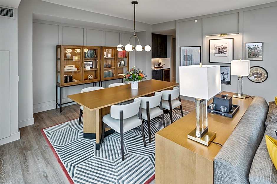 The Highlander at Radford, Tapestry Collection by Hilton