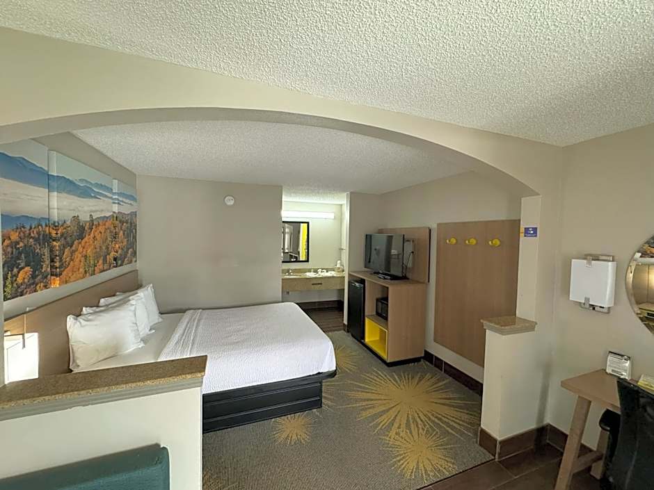 Days Inn & Suites by Wyndham Tuscaloosa - Univ. of Alabama