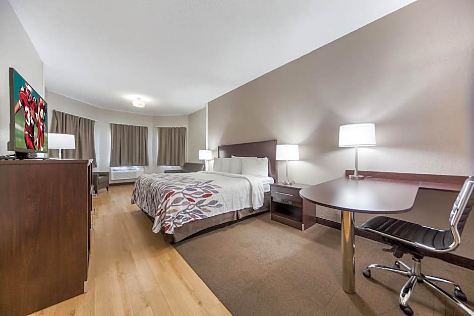 Red Roof Inn & Suites Omaha - Council Bluffs