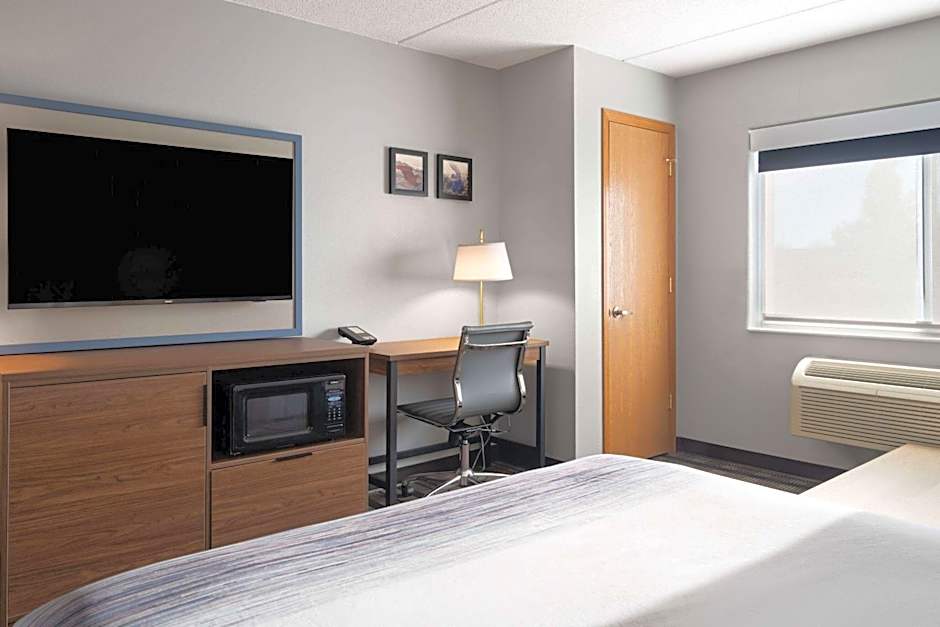 AmericInn by Wyndham Beaver Dam
