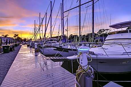 Unique Houseboat Rental
