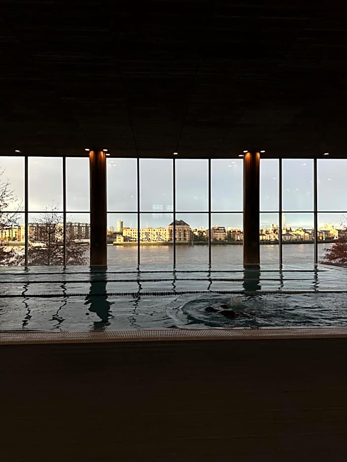 Canary Riverside Plaza Hotel