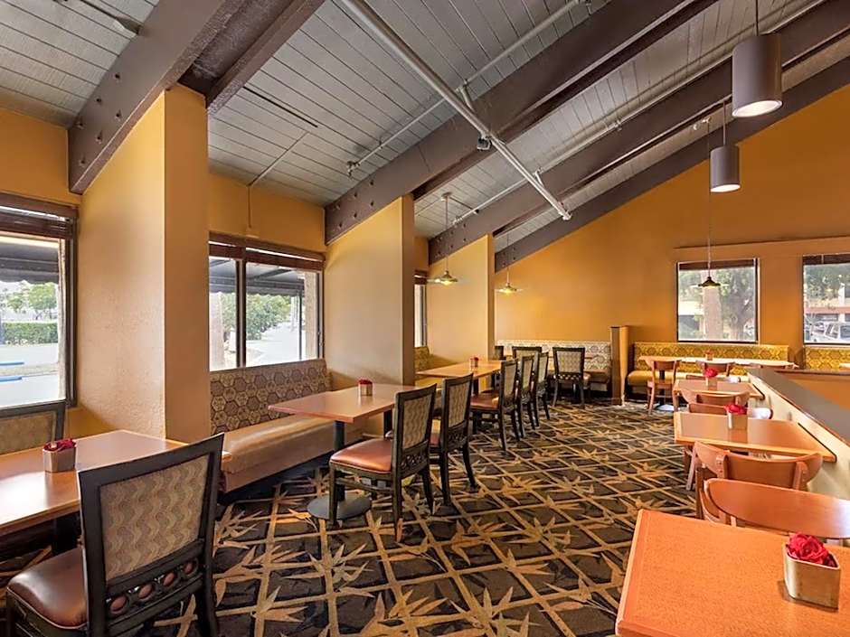 88 Palms Hotel & Event Center