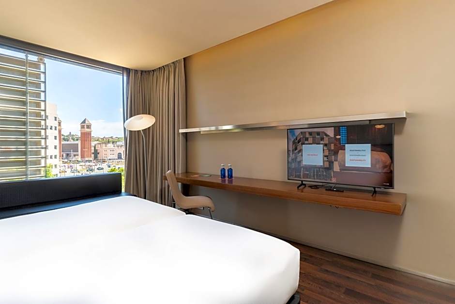 B Hotel