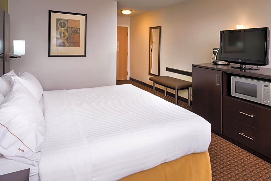 Holiday Inn Express Hotel & Suites Bucyrus